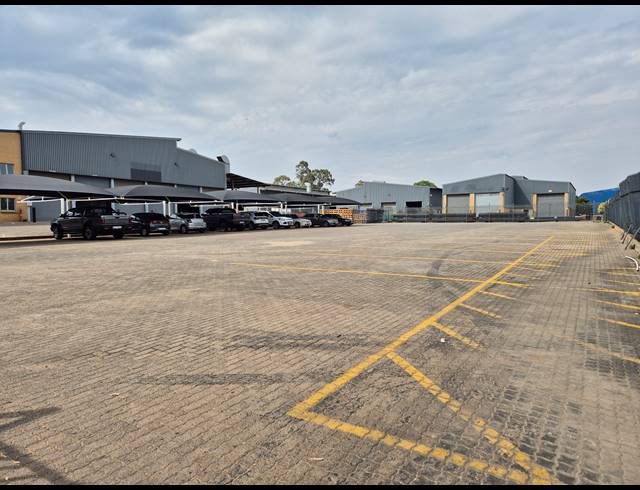 1,969M² WAREHOUSE TO LET IN DRIEHOEK